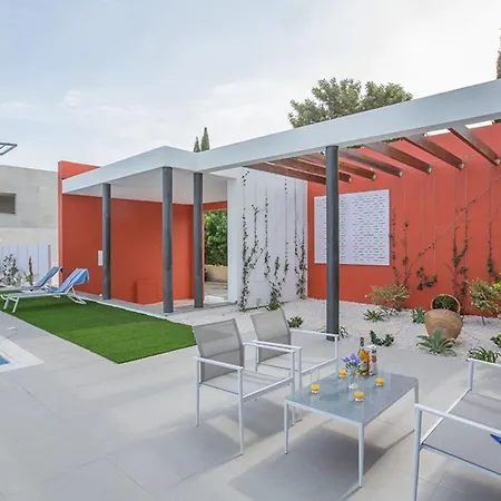 Apomono - New Luxury 3 Bedroom With Pool *