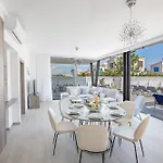 Apomono - New Luxury 3 Bedroom With Pool וילה