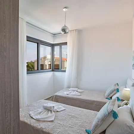 Apomono - New Luxury 3 Bedroom With Pool וילה