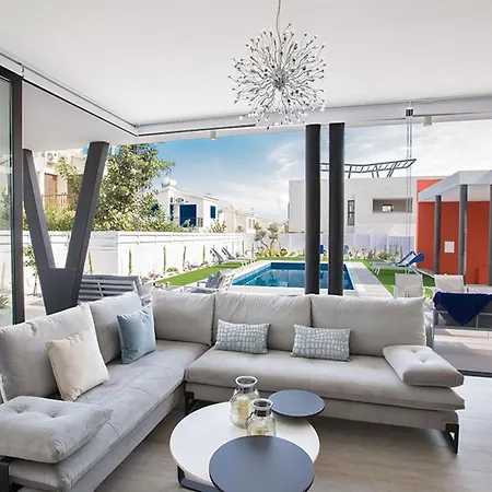 Villa Apomono - New Luxury 3 Bedroom With Pool