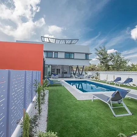 Apomono - New Luxury 3 Bedroom With Pool Villa *