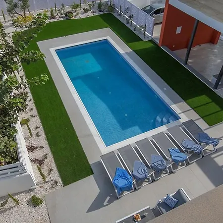 Apomono - New Luxury 3 Bedroom With Pool *