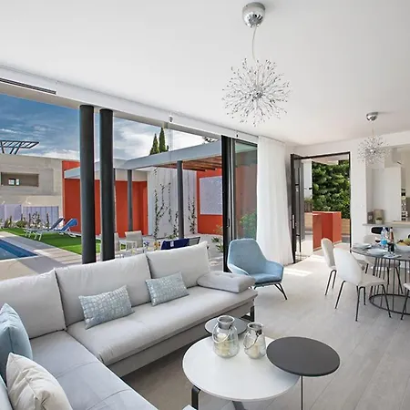 וילה Apomono - New Luxury 3 Bedroom With Pool