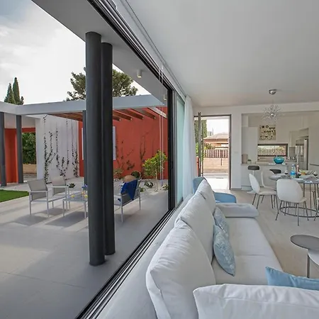 Villa Apomono - New Luxury 3 Bedroom With Pool Protaras