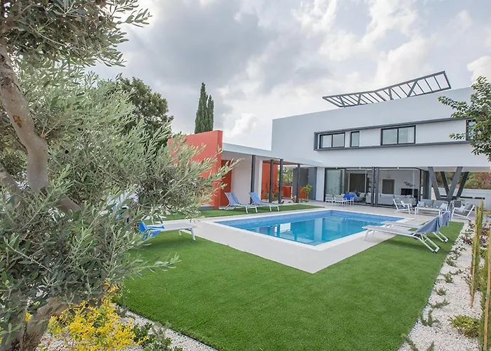 Apomono - New Luxury 3 Bedroom With Pool *