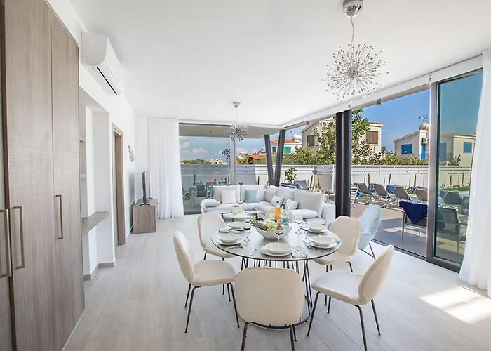 Apomono - New Luxury 3 Bedroom With Pool Βίλα