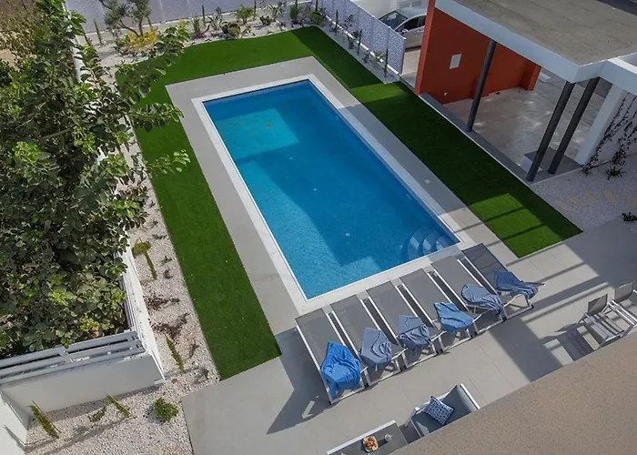 Apomono - New Luxury 3 Bedroom With Pool *