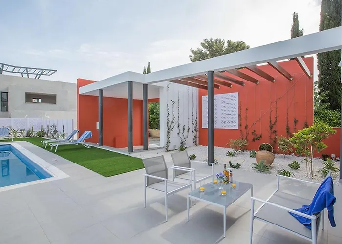 Apomono - New Luxury 3 Bedroom With Pool *